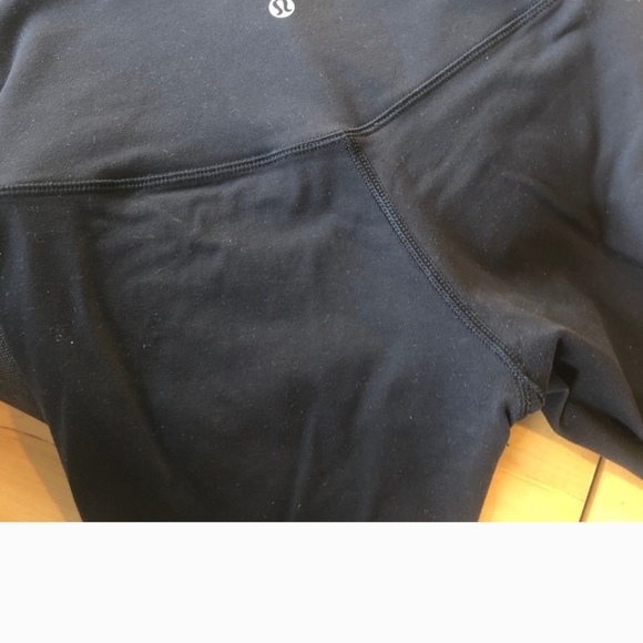 Chic lululemon mesh leggings - Picture 8 of 8